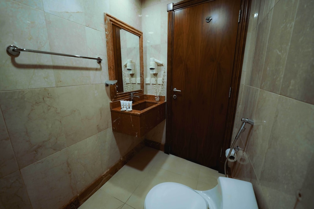 Deluxe Twin Room - Photo 11