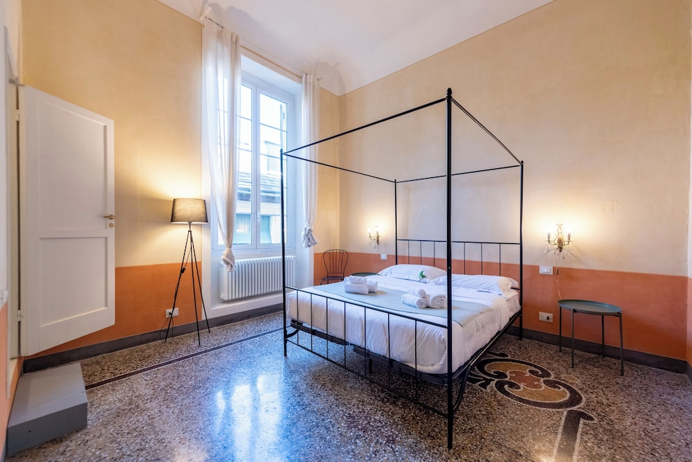 Family Apartment, Multiple Bedrooms (Precious Apartment Genova Historic)