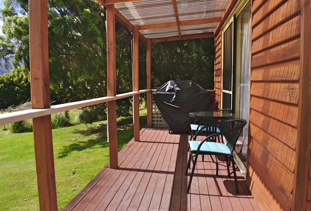 Panoramic Cabin, 1 King Bed, Mountain View photo 2