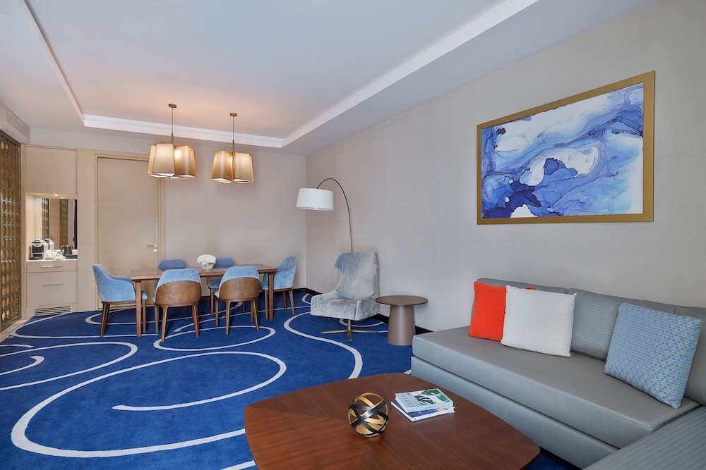 Executive Suite, 2 Bedrooms, Smoking thumbnail 6