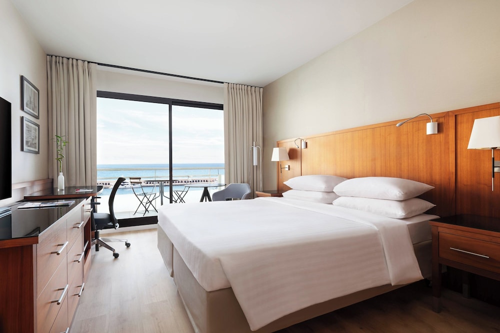 Superior Room, 1 King Bed, Sea View (Balcony)
