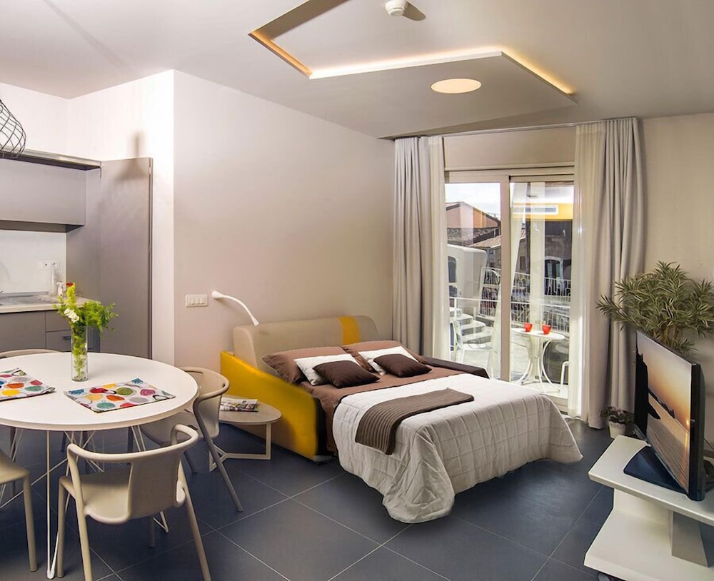 Suite, 2 Bedrooms photo 2