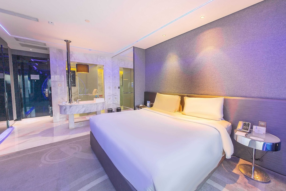 Deluxe King Room (Digital Style Room)