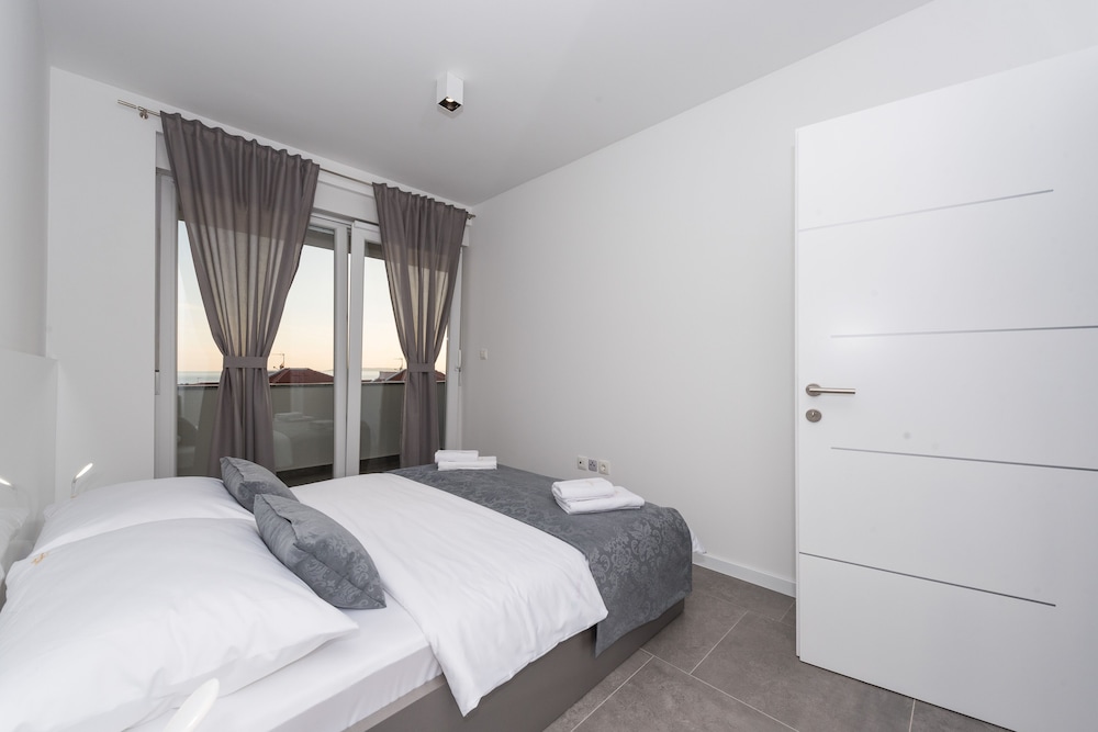 Deluxe Apartment, 2 Bedrooms, Sea View photo 2