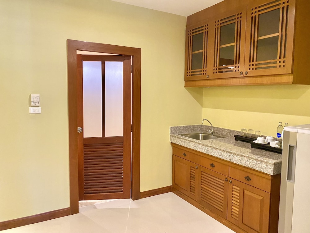 Deluxe Triple Room - Photo 9