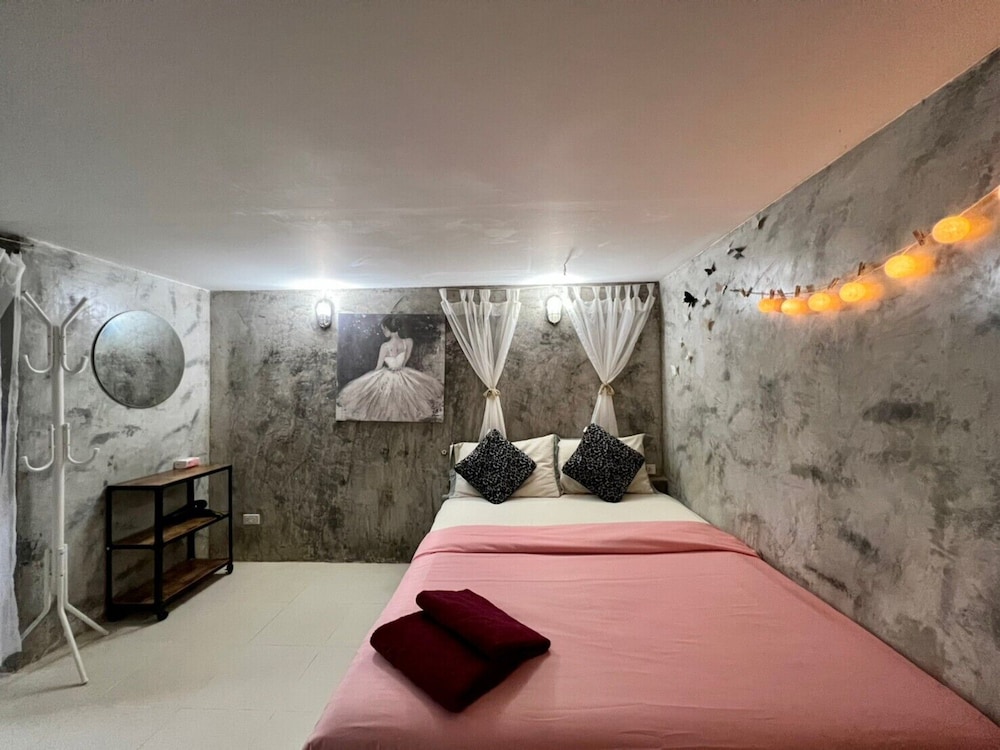 Deluxe Room, 1 Queen Bed - Photo 28