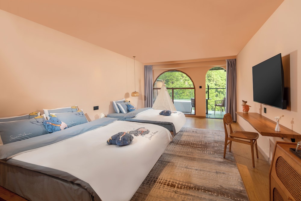 Family Triple Room, Balcony, Mountain View