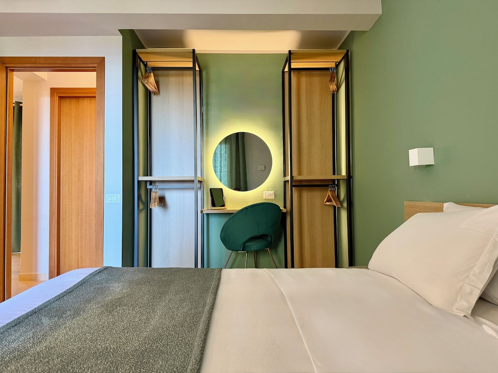 Panoramic Suite, Sea View - Photo 9