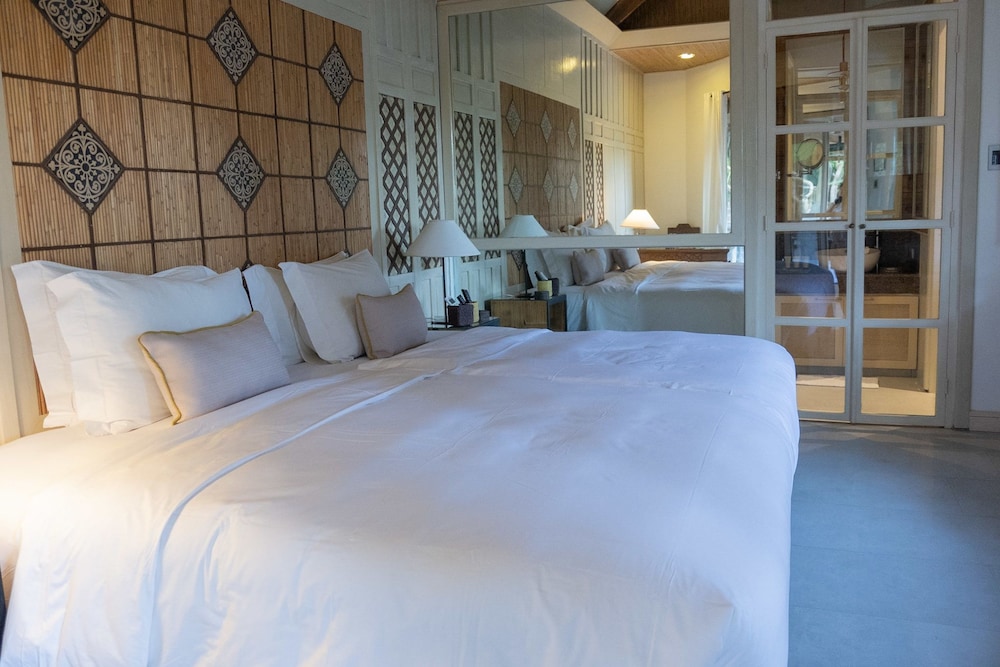 Rejuvena (Premiere Partial Ocean View Suite) photo 3