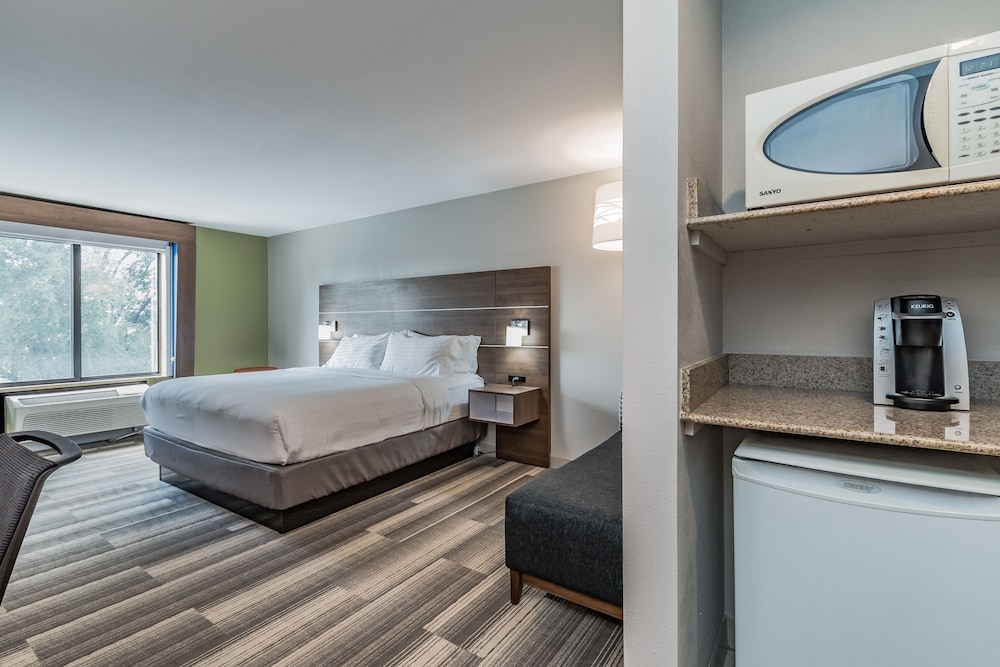 Standard Room, 1 King Bed - Photo 5