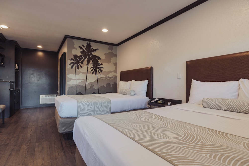 Deluxe Room, 2 Queen Beds, Non Smoking photo 1