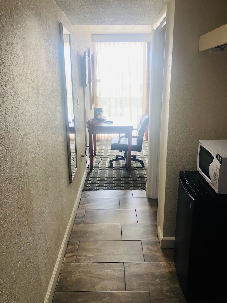Business Suite - Photo 4