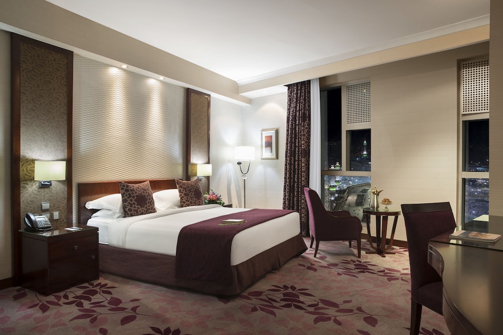 Room, 1 King Bed (Partial Kaaba View) - Photo 3
