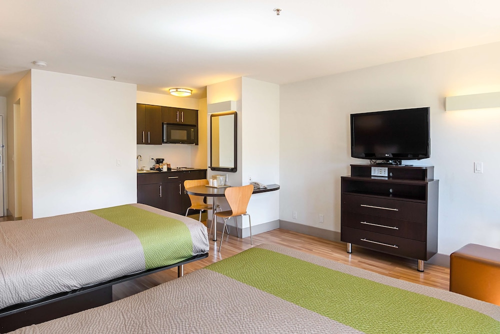 Standard Room, 2 Queen Beds, Non Smoking photo 1