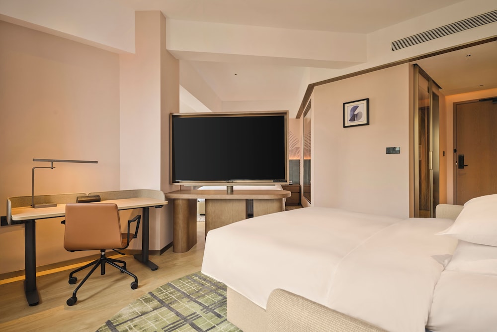 Deluxe Room, 1 King Bed with Sofa bed