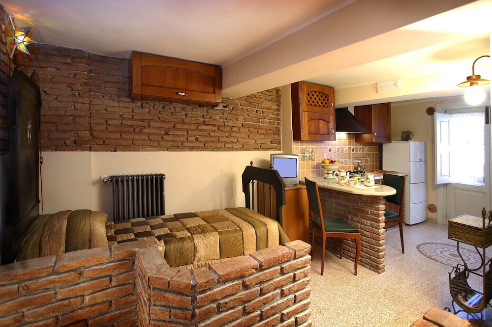 Basic Twin Room photo 2