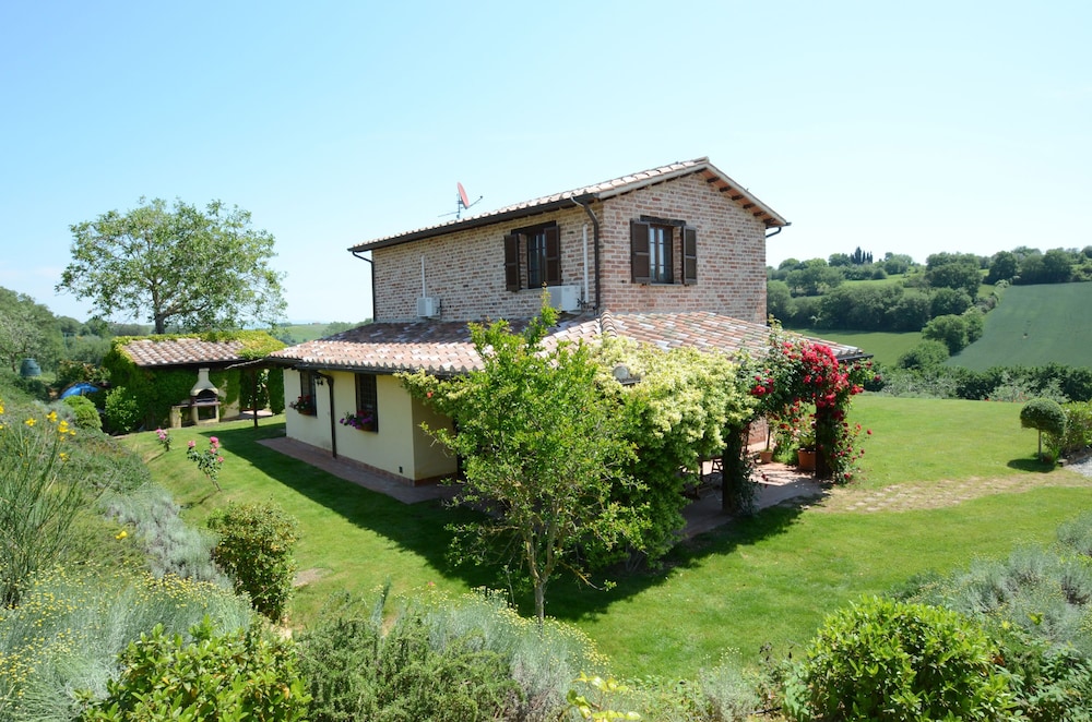 Villa photo 2