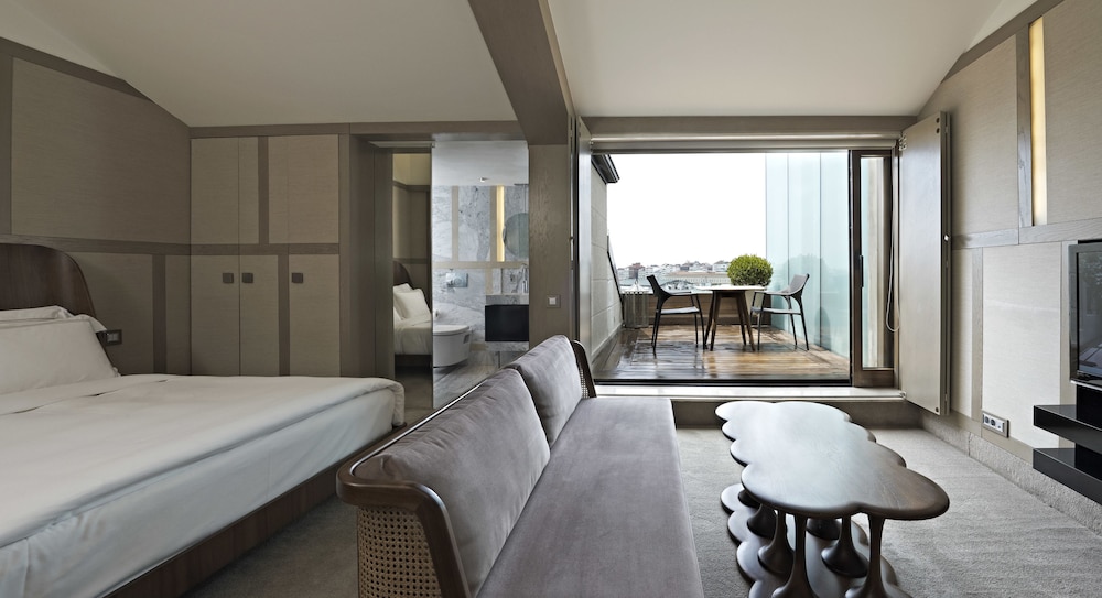 Deluxe Suite, Terrace photo 2