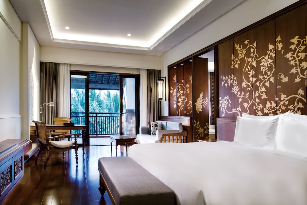 Premium Room, 1 King Bed, Club Lounge Access photo 2