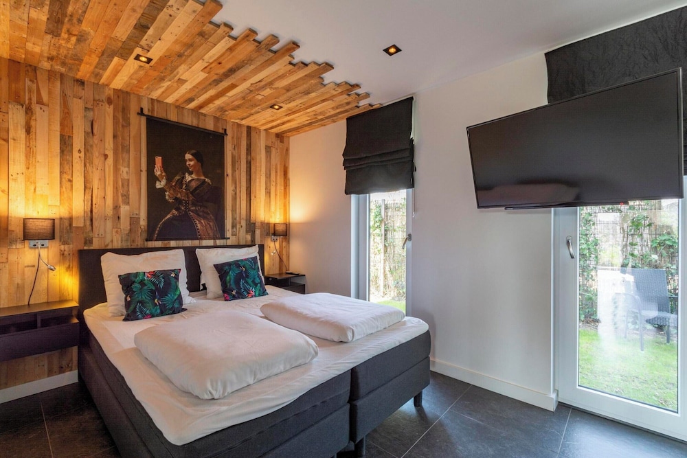 Villa photo 2