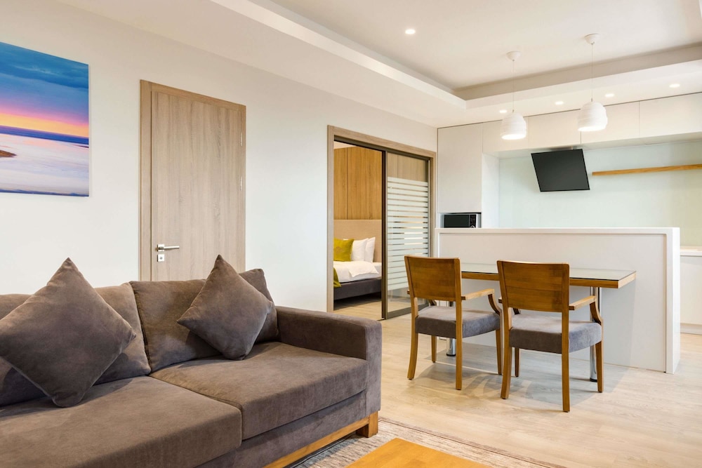 Suite, 1 King Bed, Non Smoking (Wellness Suite) photo 3