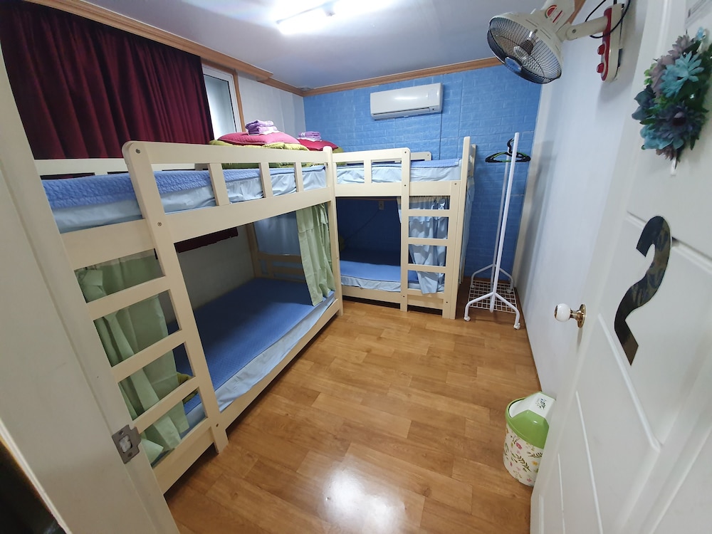 Basic Shared Dormitory, Men only (8 people) photo 3