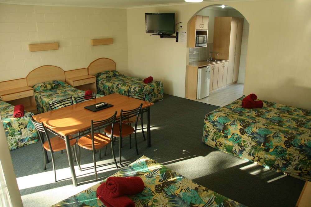 Mega Family Room photo 2