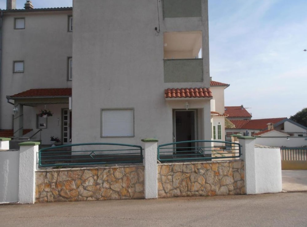 Apartment (One Bedroom Apartment with Balcony an)