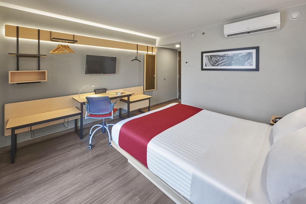 Standard Room, 1 Queen Bed photo 1