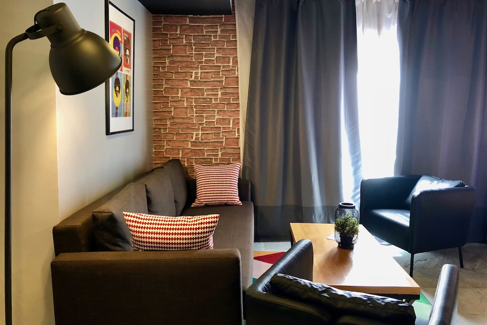 Deluxe Suite - Photo 6