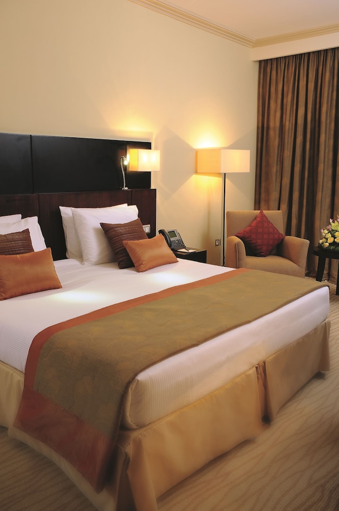 Deluxe Suite, 1 King Bed - Photo 1