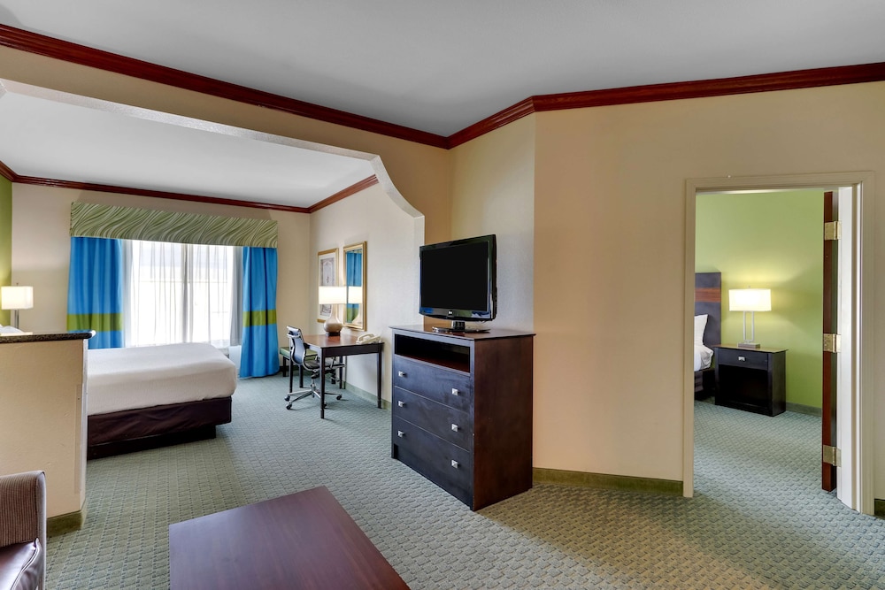 Suite, Multiple Beds, Non Smoking, Kitchenette - Photo 4