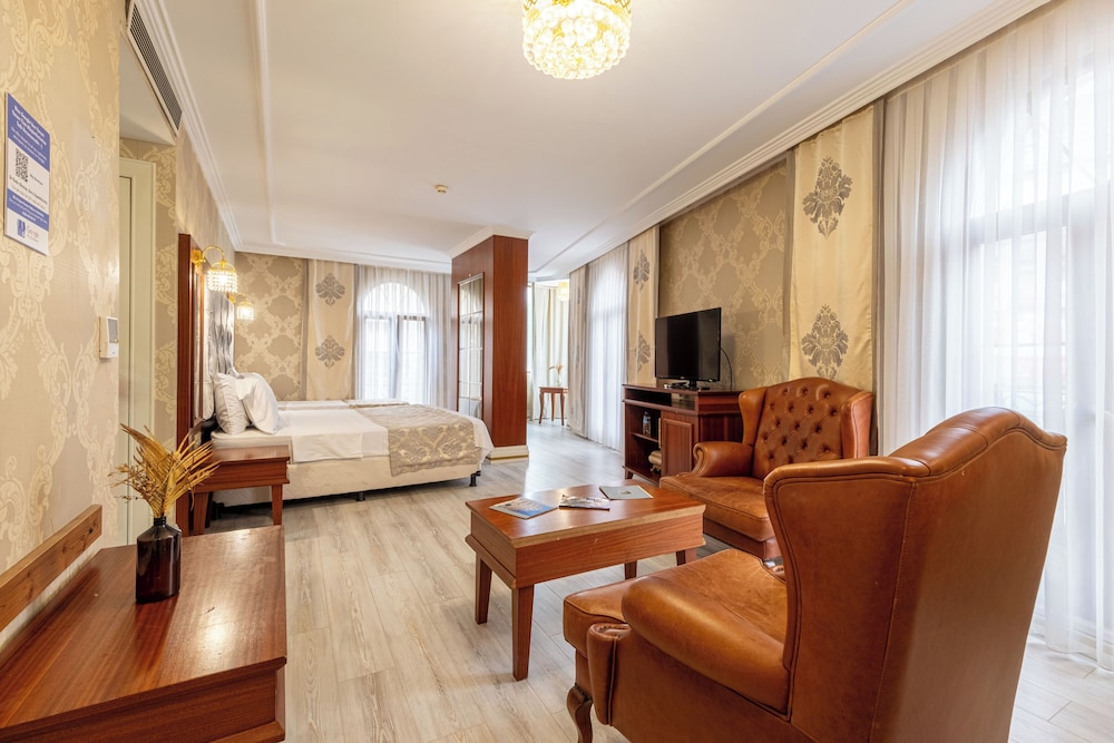Deluxe Suite, 1 King Bed photo 1
