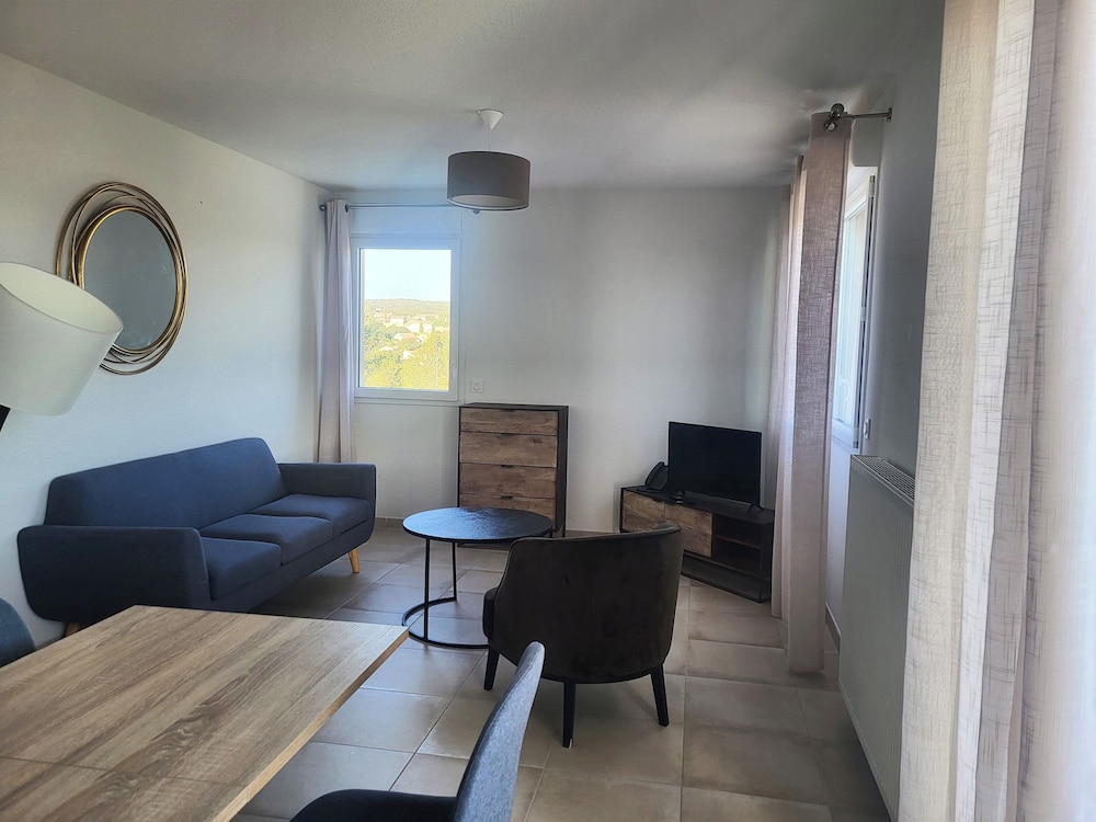 Apartment, 2 Bedrooms - Photo 3