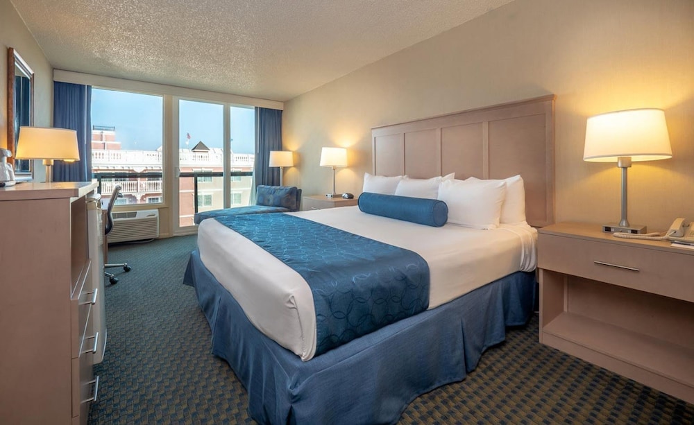 Standard Room, 1 King Bed (Limited View, No Balcony) photo 1