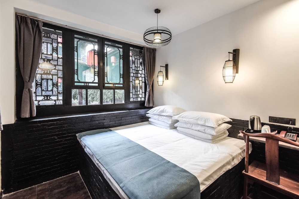 Second Floor Traditional Kang Bed Room photo 2