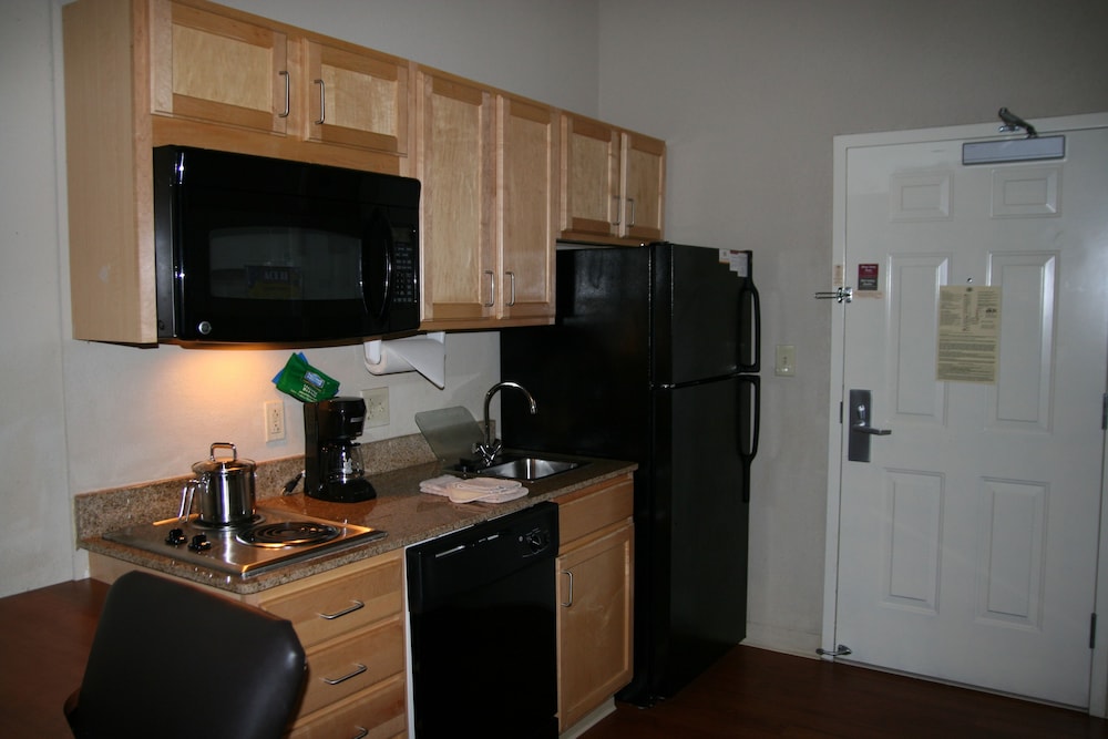 Suite, 1 Bedroom, Accessible (Mobility, Roll-In Shower) - Photo 2