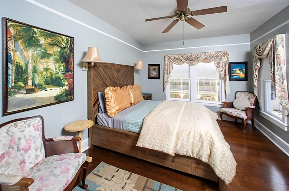 Deluxe Room, 1 Queen Bed, Non Smoking (The Palm Room)