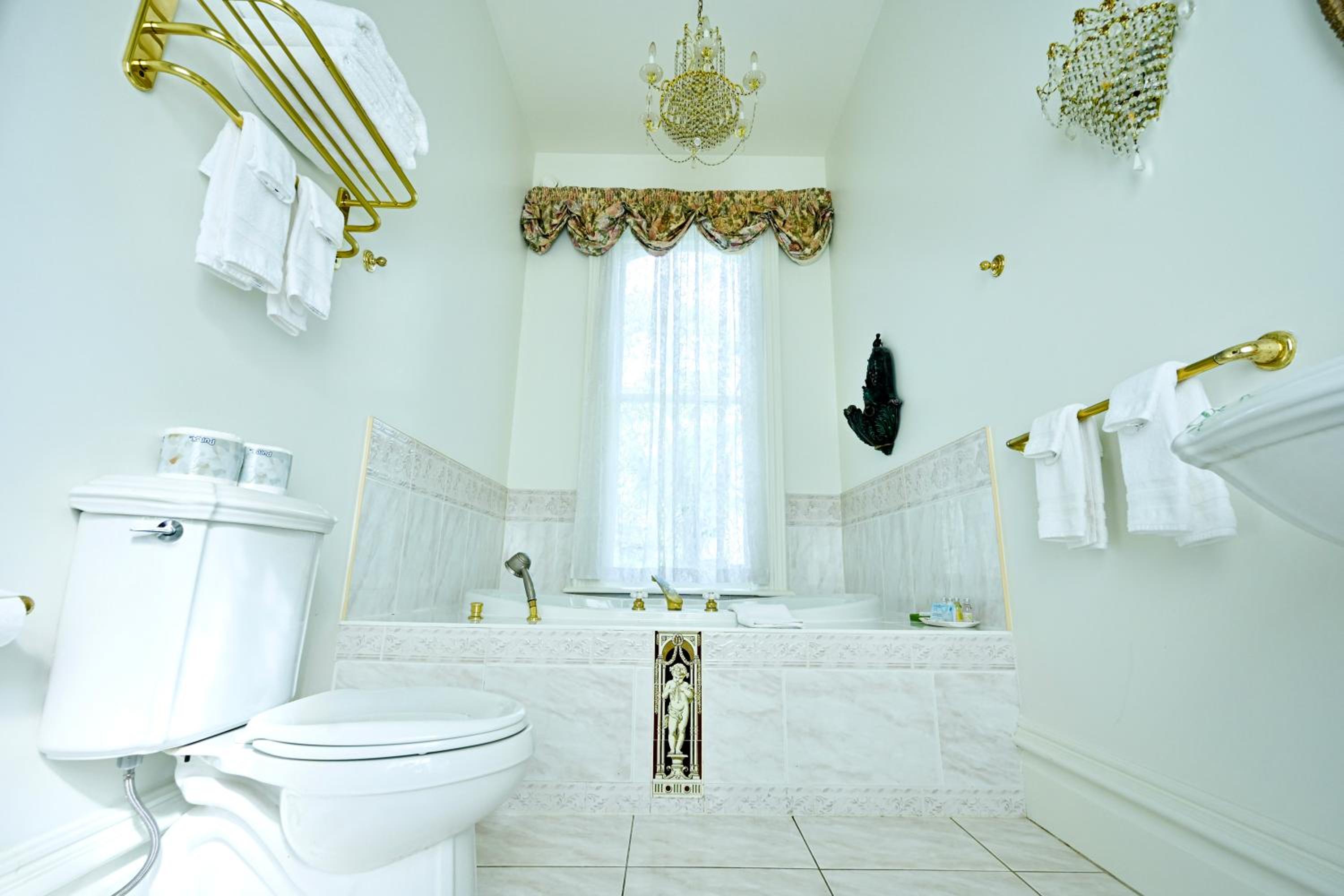 Deluxe King Room - Photo 3