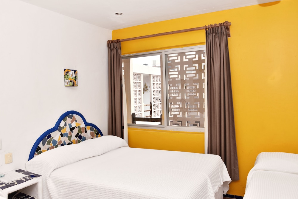 Traditional Triple Room, 1 Bedroom, Private Bathroom, Tower photo 3