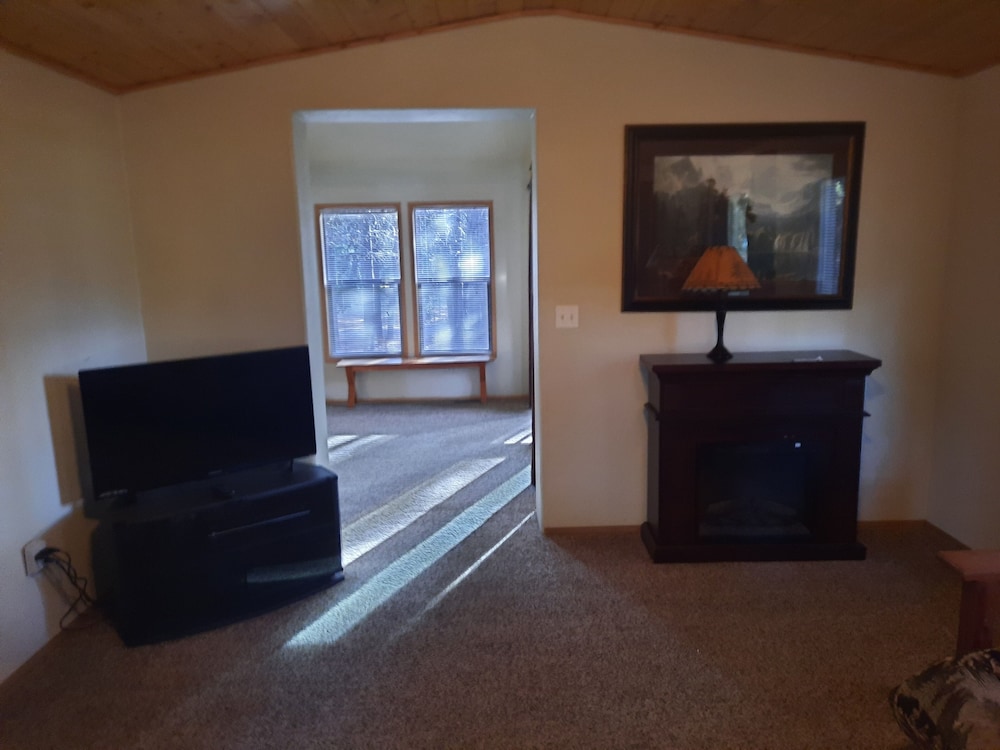 Standard Cabin (Cascade/Chalet/Pet Friendly) photo 2