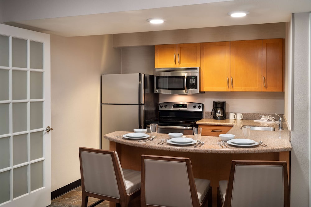 Suite, Multiple Beds, Accessible (Mobility Tub Two Bedrooms King-Queen) - Photo 4