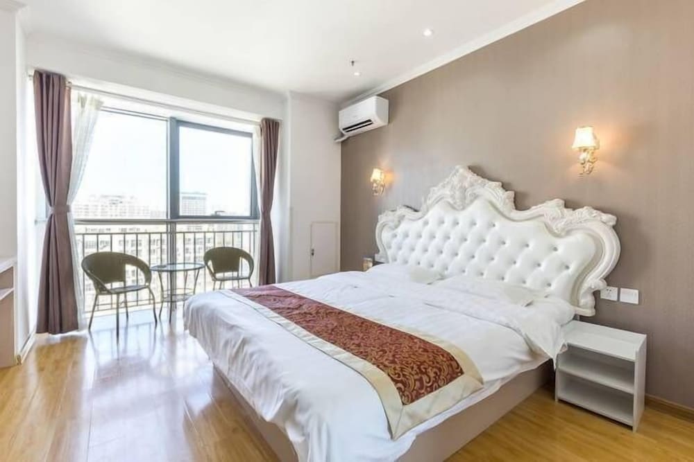 Premium Room, 1 King Bed photo 3