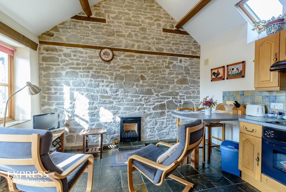 Luxury Cottage, 1 Double Bed, Accessible, Hill View photo 3