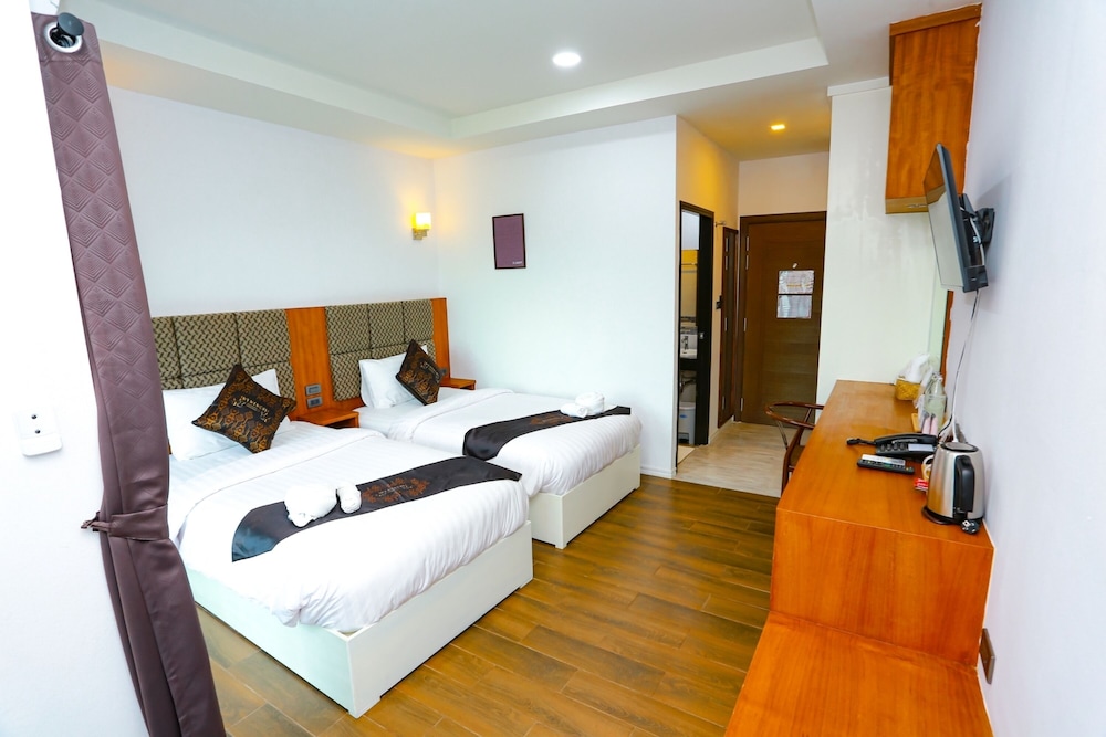 Standard Room, 2 Twin Beds, City View photo 2