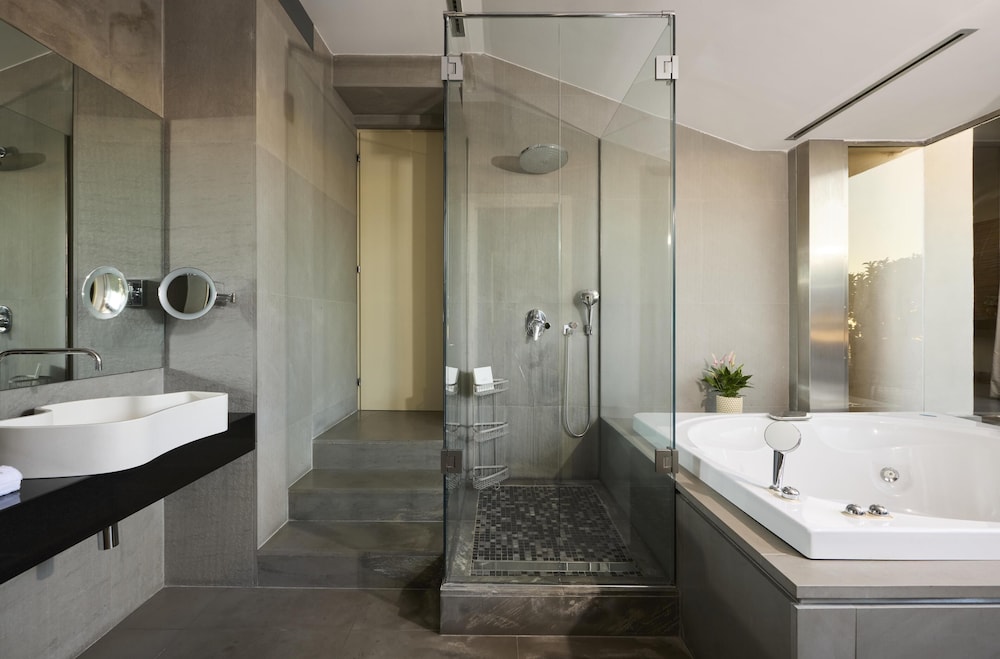 Executive Suite, Terrace (View, Jacuzzi (Extra Bed 3 Adults)) thumbnail 5