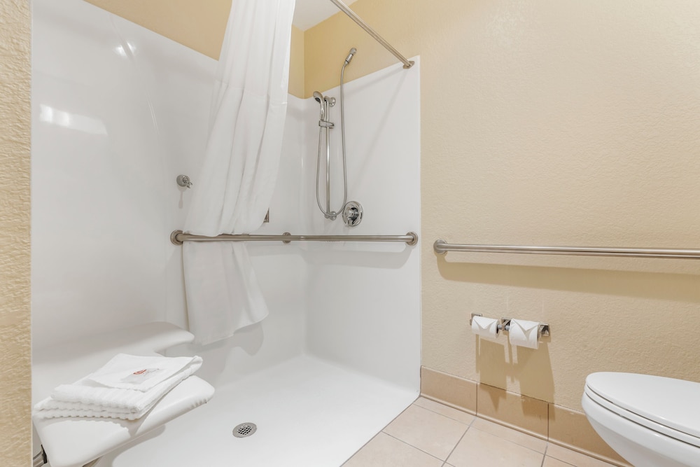 Room, 2 Queen Beds, Accessible, Non Smoking - Photo 8