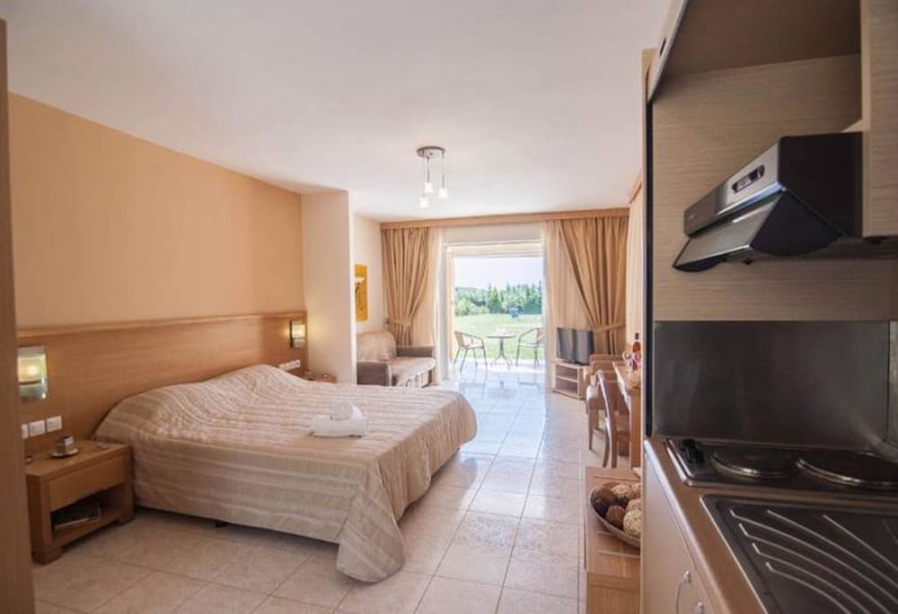 Grand Suite, 2 Bedrooms, Pool View photo 1