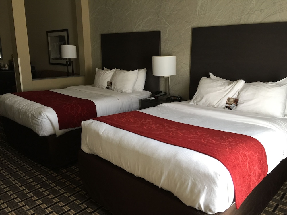 Suite, 2 Queen Beds, Non Smoking (Shower Only) photo 1