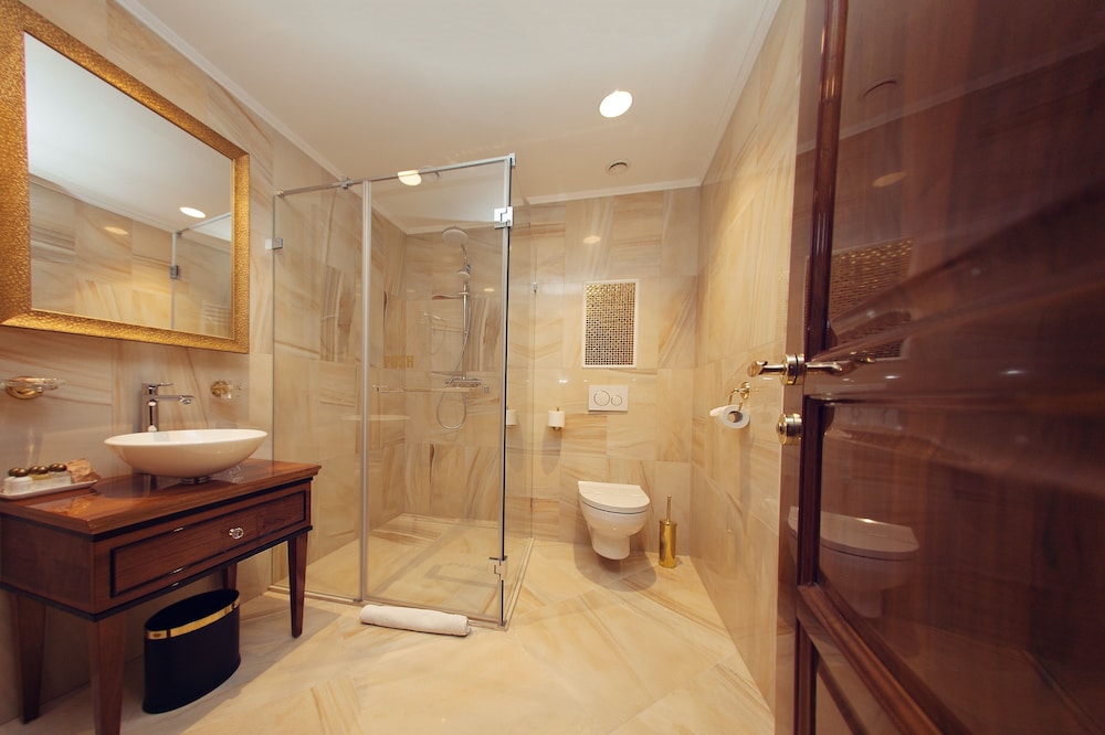 Exclusive Suite, Multiple Beds - Photo 4